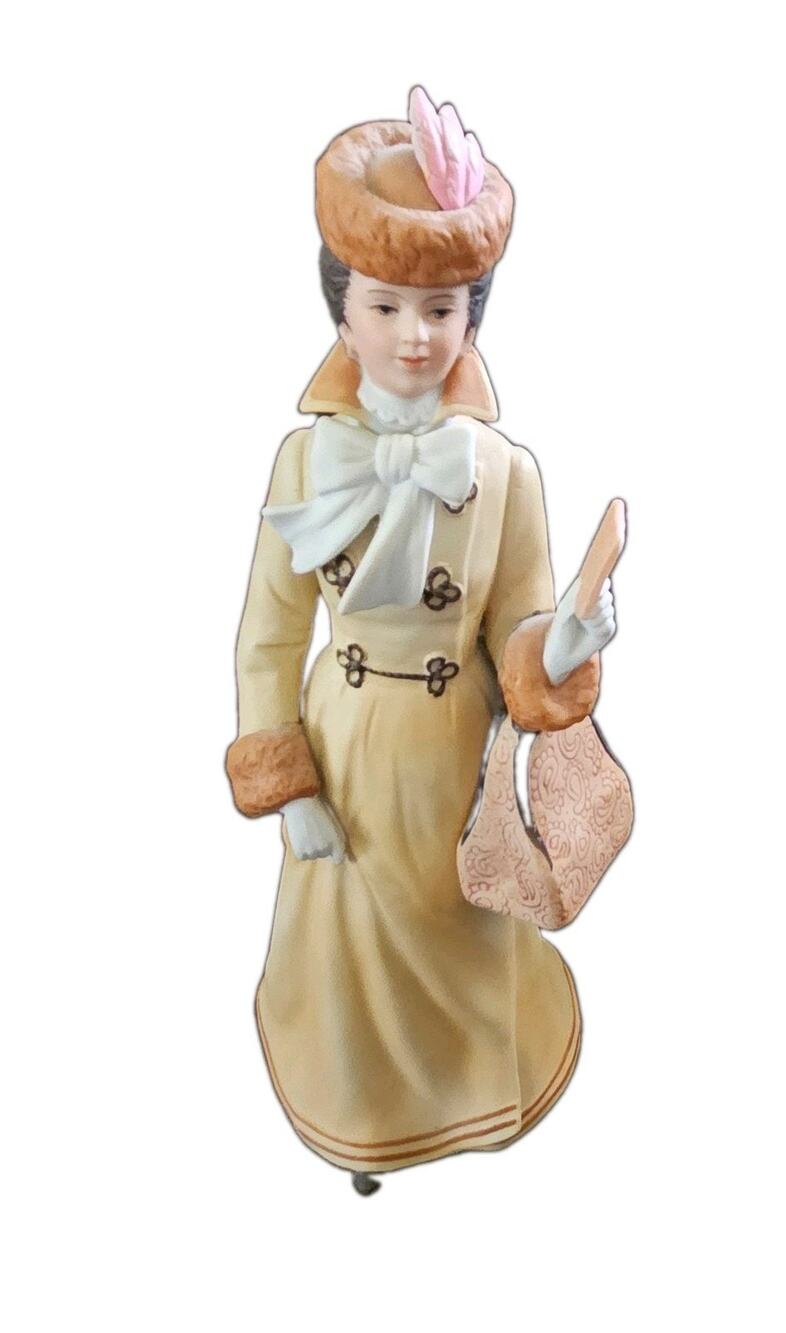 Avon 1981 Mrs. Albee President's Club Award Full Size Figurine Vintage